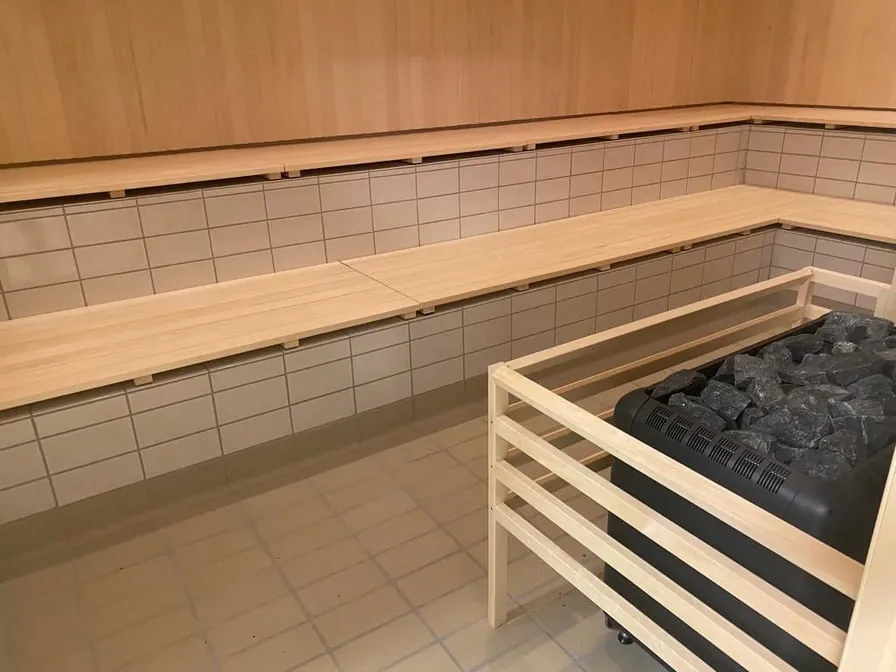 Sauna med flisearbejde